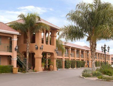 Merced Inn & Suites Bagian luar foto
