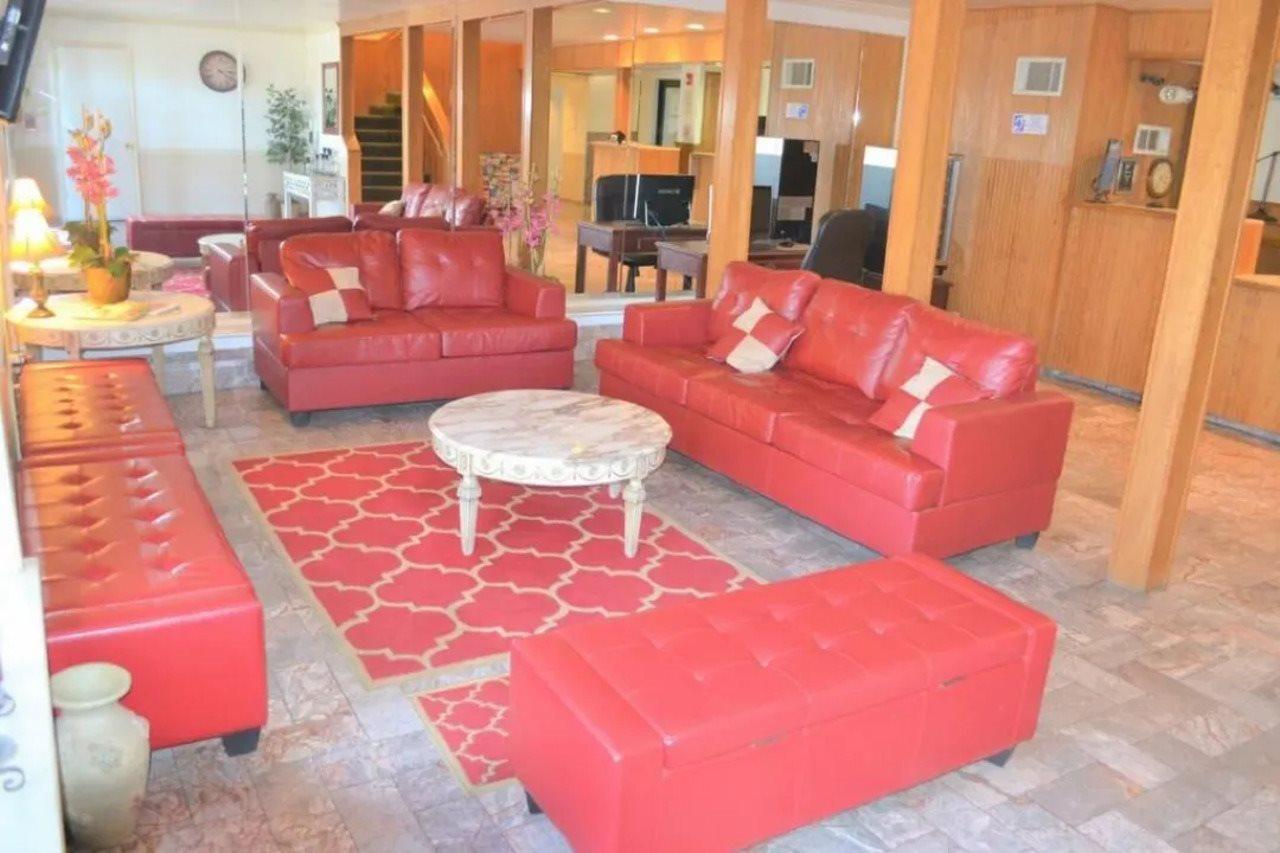 Merced Inn & Suites Bagian luar foto