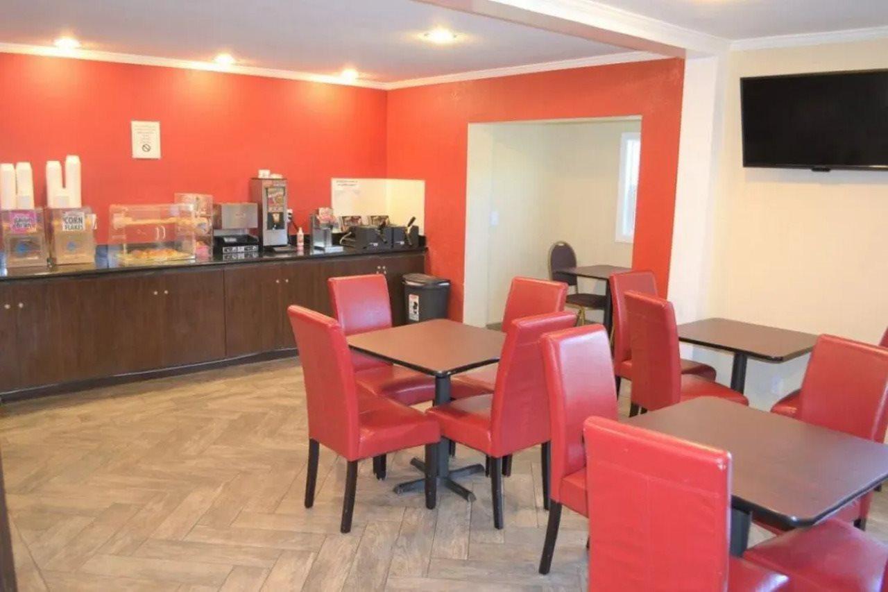 Merced Inn & Suites Bagian luar foto
