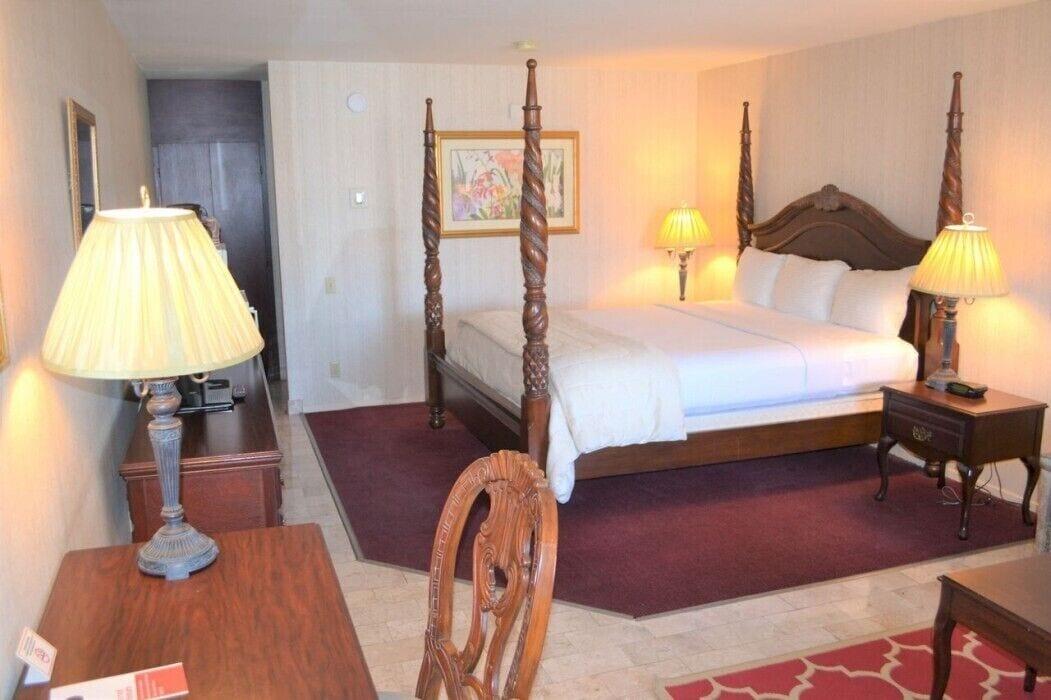 Merced Inn & Suites Bagian luar foto