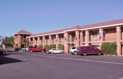 Merced Inn & Suites Bagian luar foto